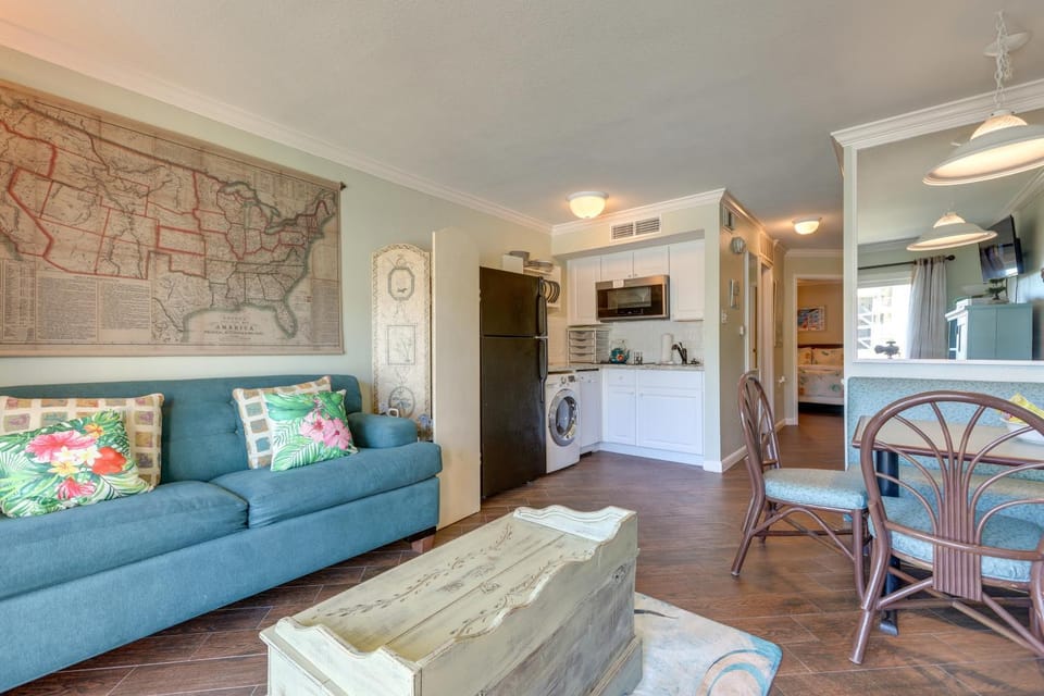 Gulf-View Balcony, Near Beach! Galveston Retreat House in Galveston Island
