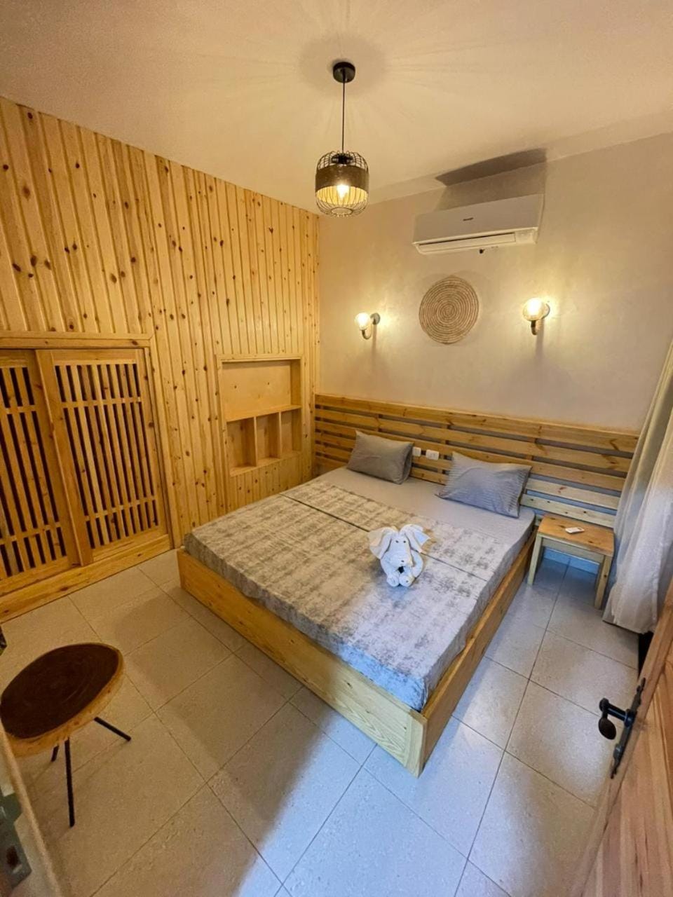 Bed, Photo of the whole room, Bedroom, air conditioner