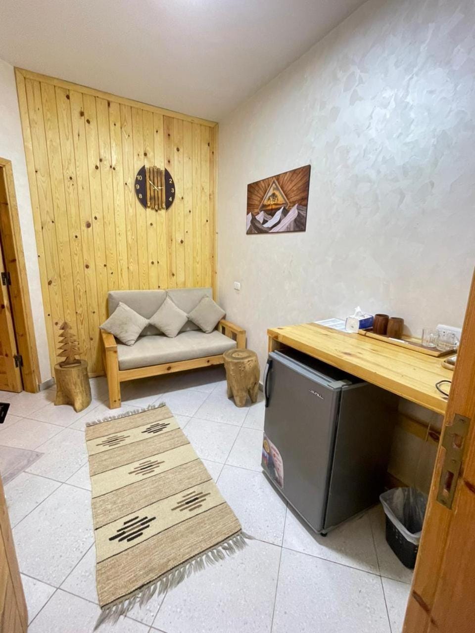 Kitchen or kitchenette, Seating area