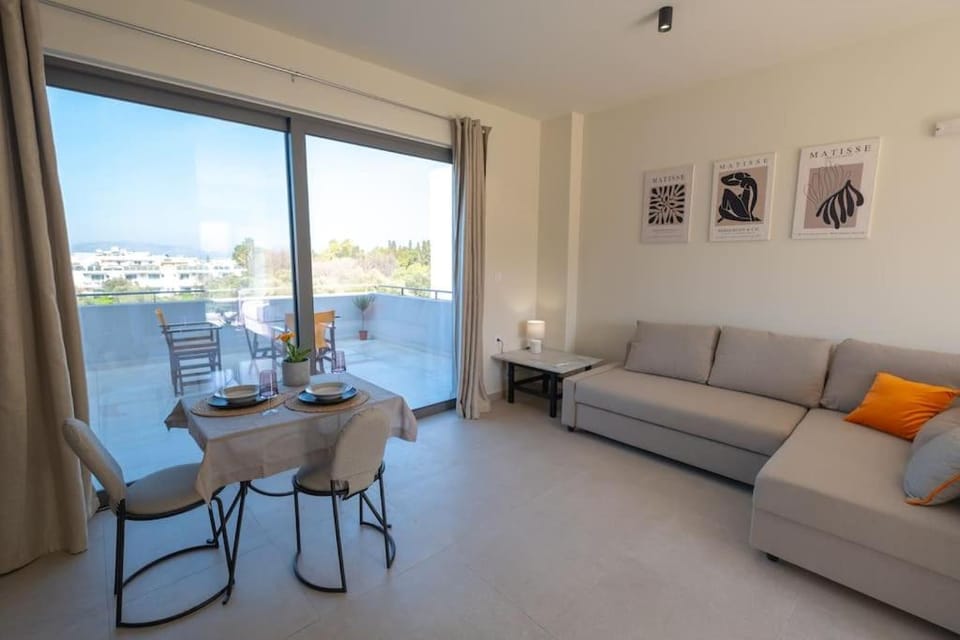 Patio, Natural landscape, View (from property/room), Balcony/Terrace, Living room, Seating area, Dining area