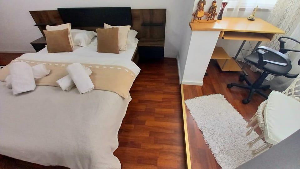 CLASSY 2-Dormitoare Apartment in Romania