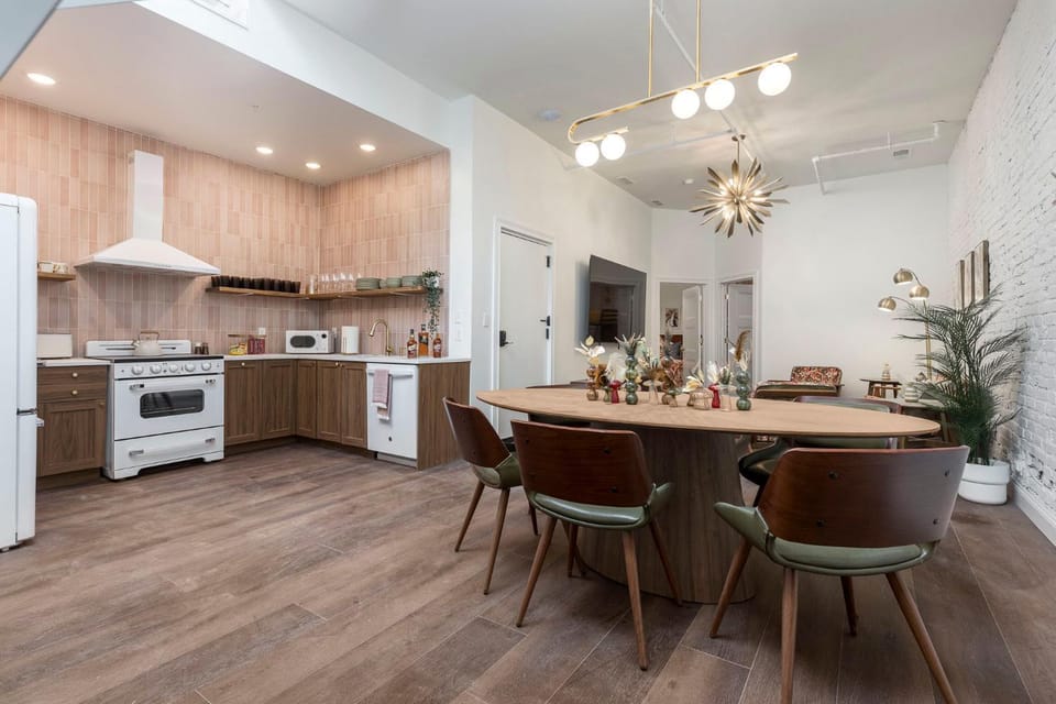 Dining area, kitchen