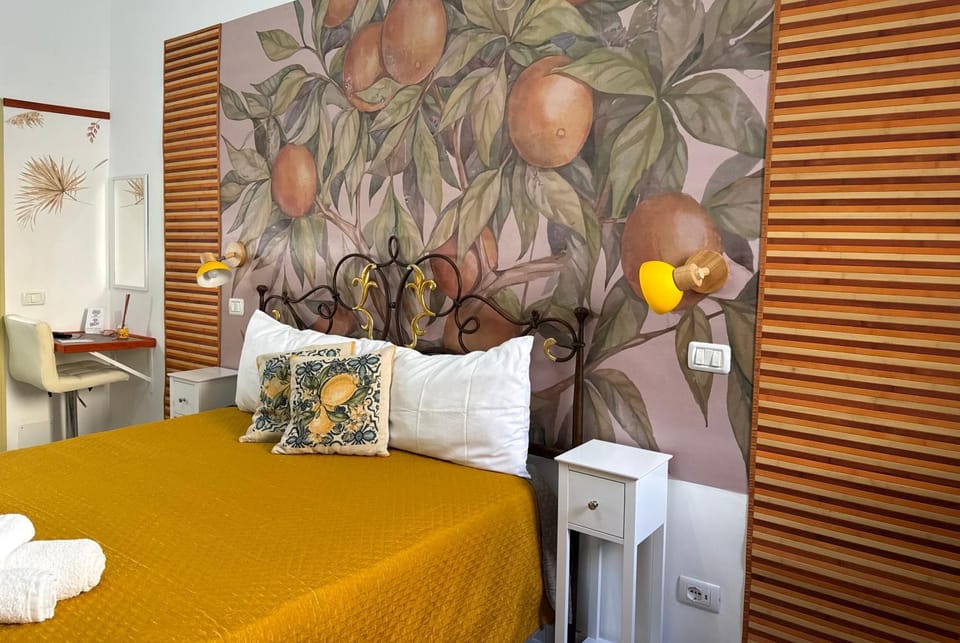 Bed, Photo of the whole room, Decorative detail, Bedroom, Facility for disabled guests, towels