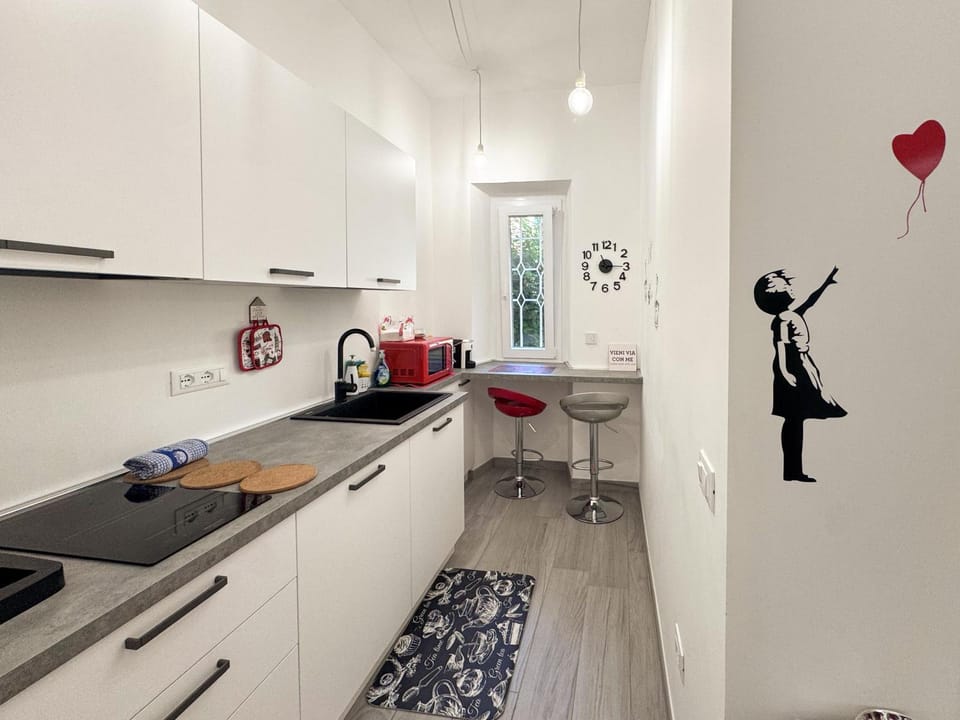 Kitchen or kitchenette, Dining area, stove