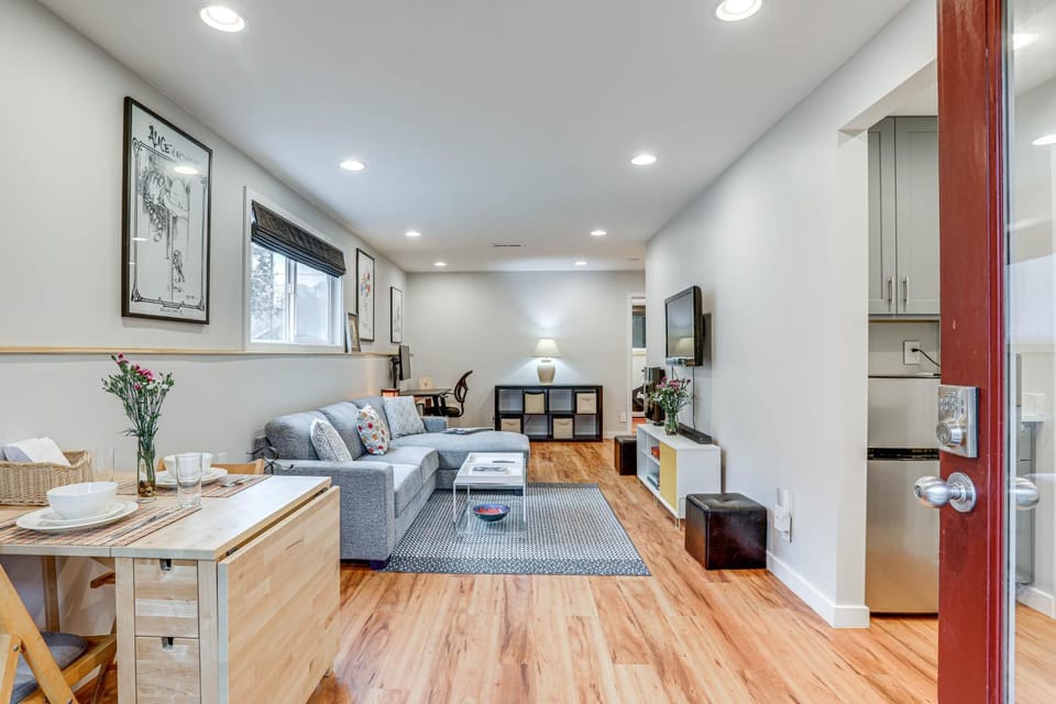 2 Mi to Green Lake! Modern Apartment w/ Parking Apartment in Seattle