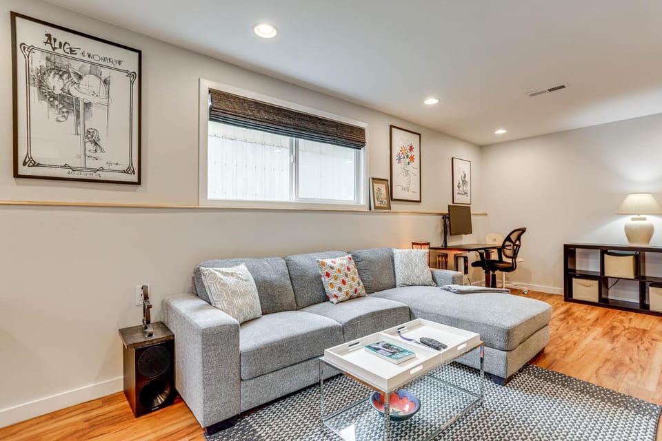 2 Mi to Green Lake! Modern Apartment w/ Parking Apartment in Seattle