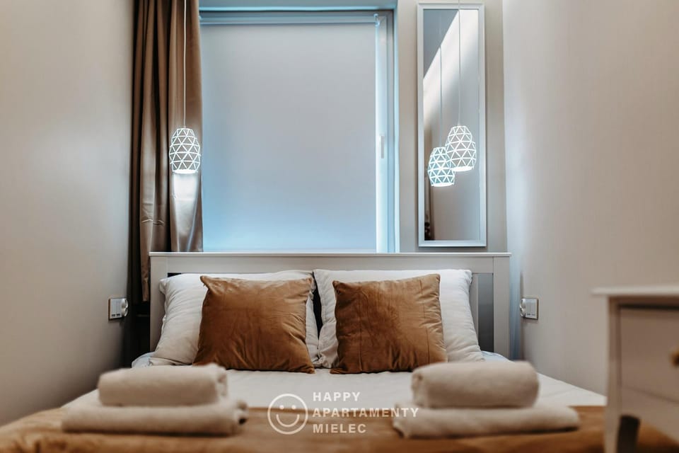 Bed, Photo of the whole room, Seating area, towels
