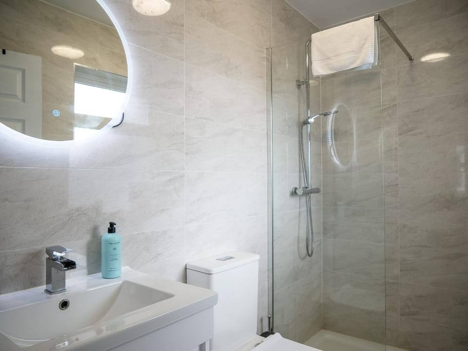 Shower, towels