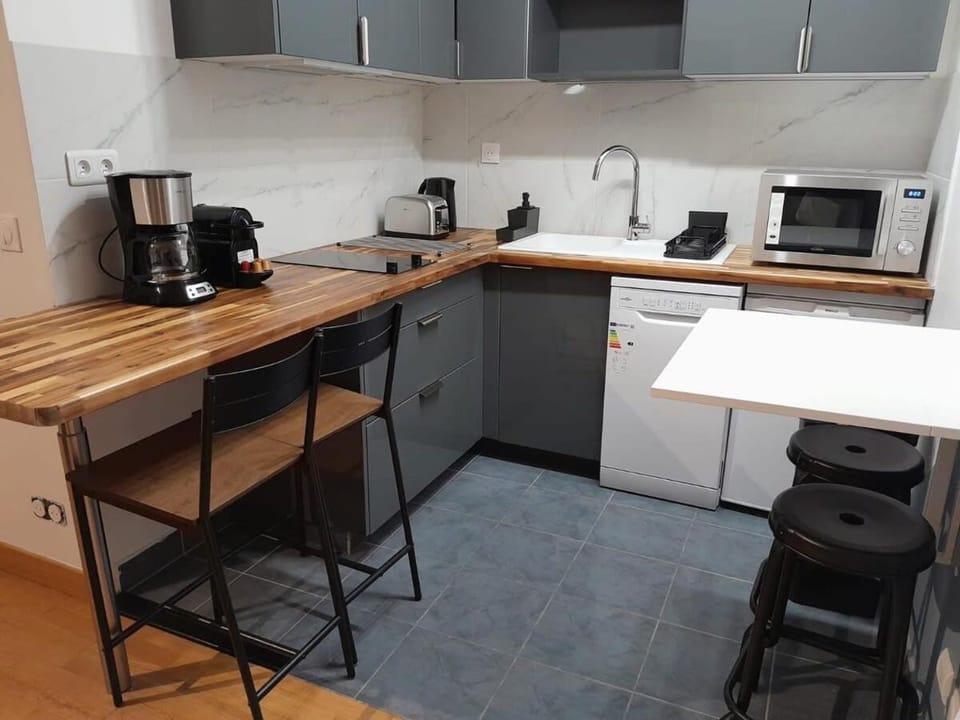 Studio Marin Apartment in Montrouge