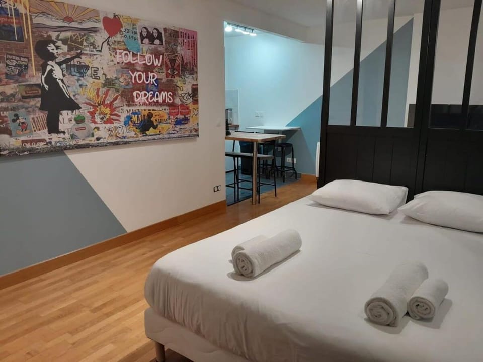 Studio Marin Apartment in Montrouge