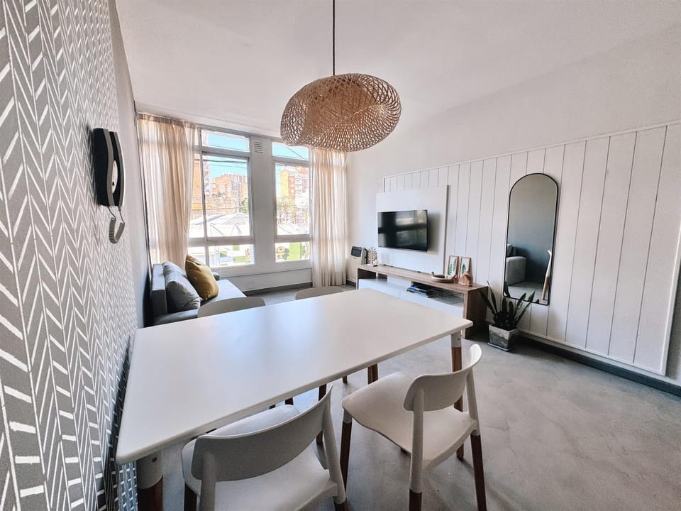 TV and multimedia, Living room, Seating area, Dining area