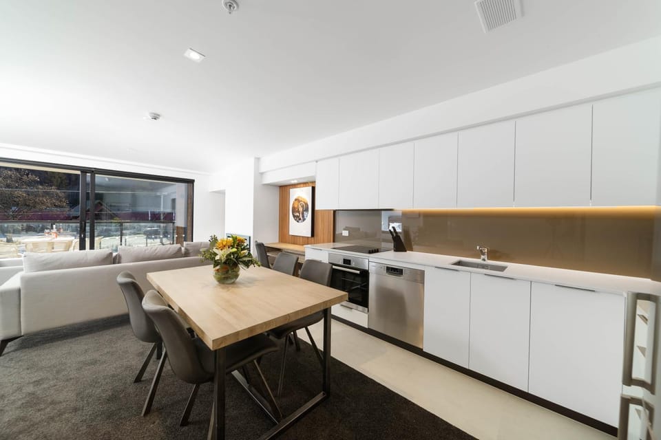 Coffee/tea facilities, Kitchen or kitchenette, Living room, Dining area