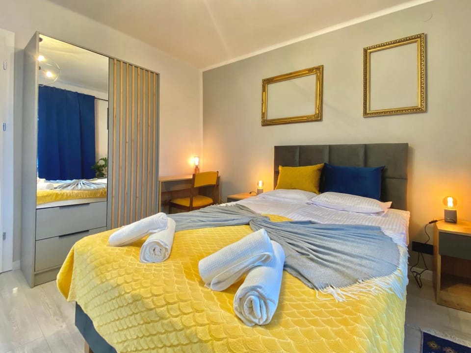Bed, Photo of the whole room, Bedroom, towels, wardrobe