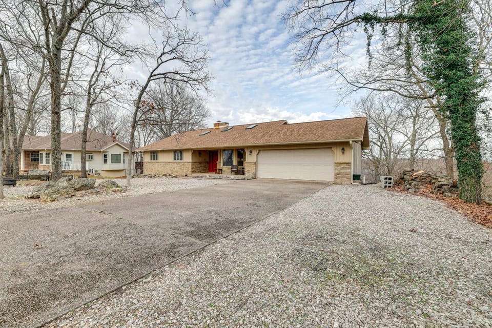 Spacious Holiday Island Escape with Deck and Gas Grill House in Carroll County
