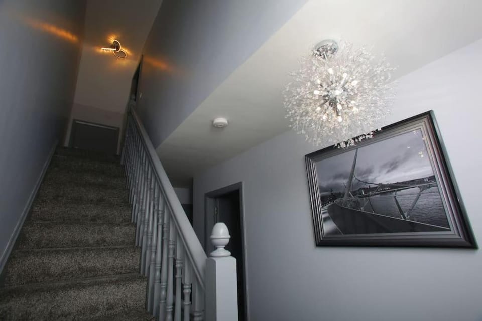 Luxury Townhouse: L/Derry City BT48 7JX Apartment in Londonderry