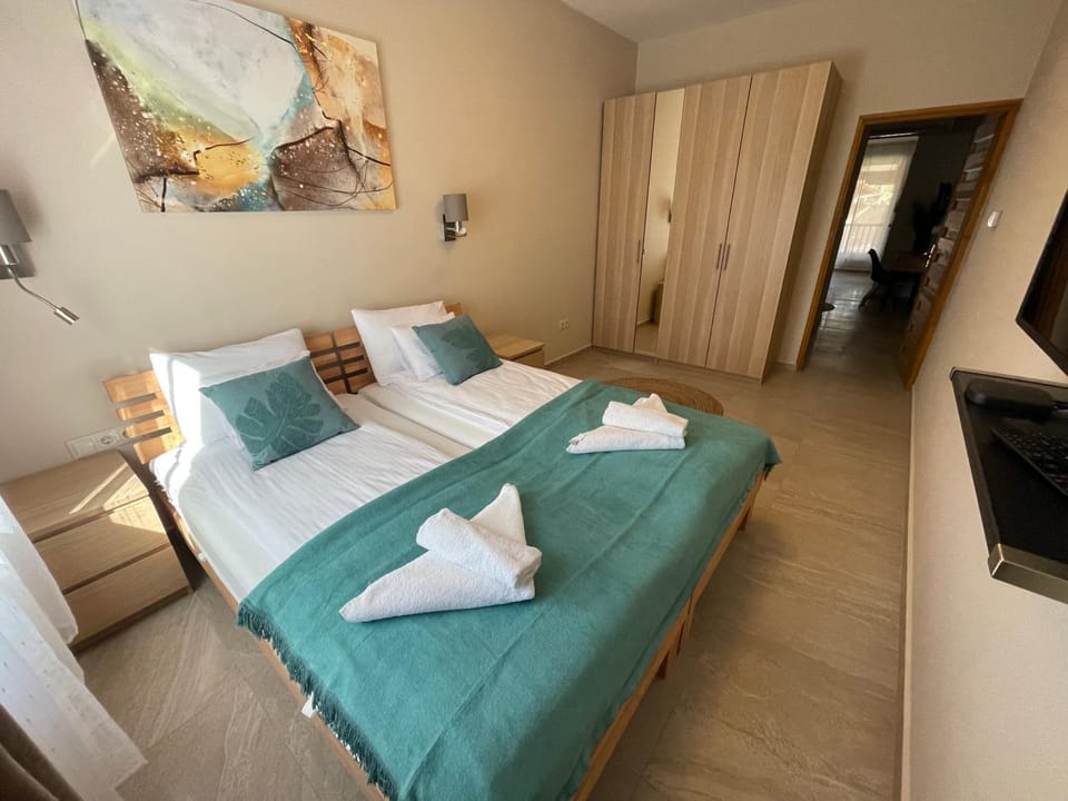 TV and multimedia, Bedroom, towels