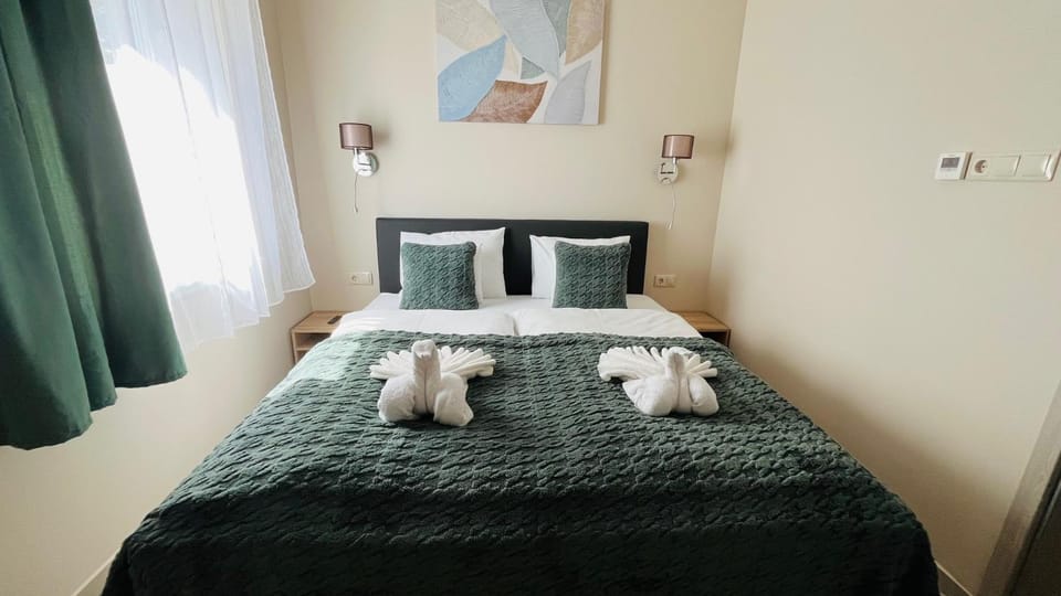Bed, Photo of the whole room, Bedroom, towels