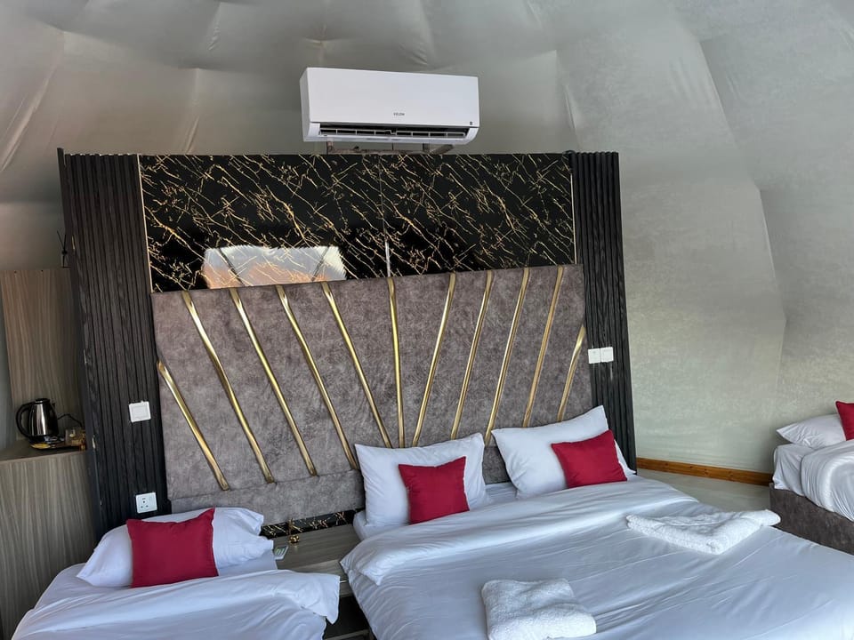 Bed, Photo of the whole room, Bedroom, internet, air conditioner