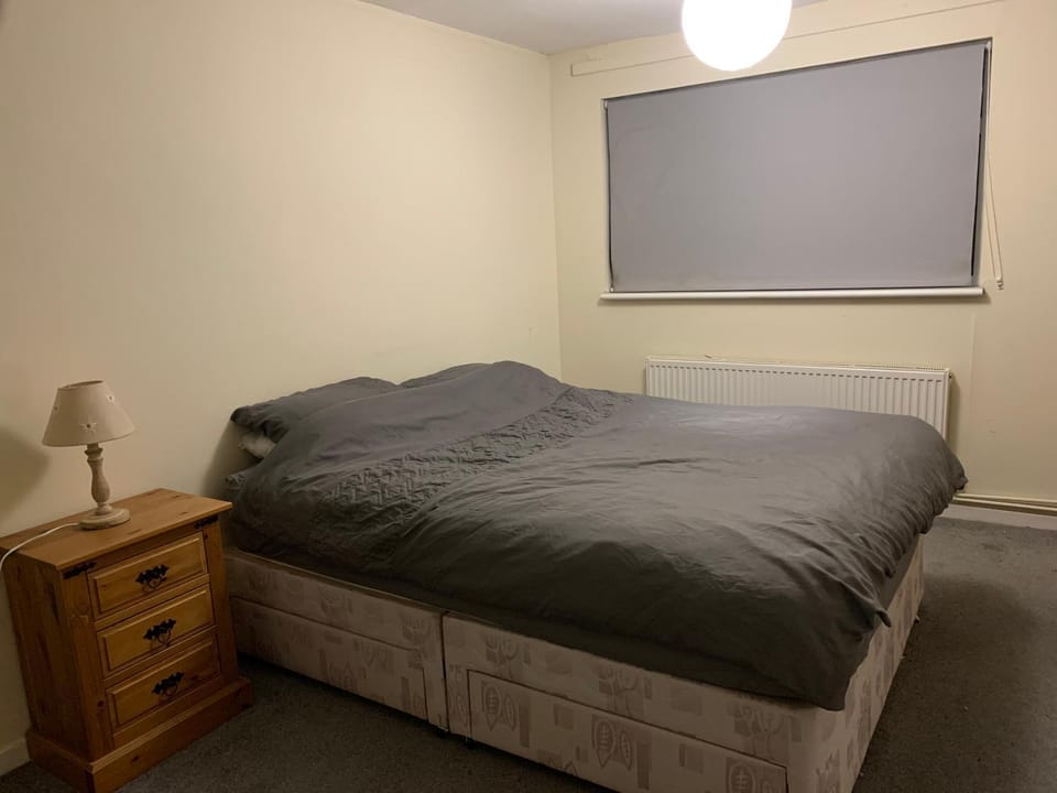 Extra Large Double room with WiFi & use of kitchen in Eastbourne Vacation rental in Eastbourne