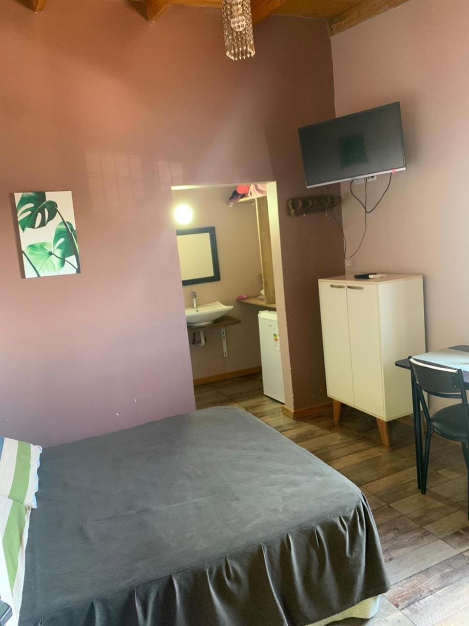 Bed, TV and multimedia, Bedroom