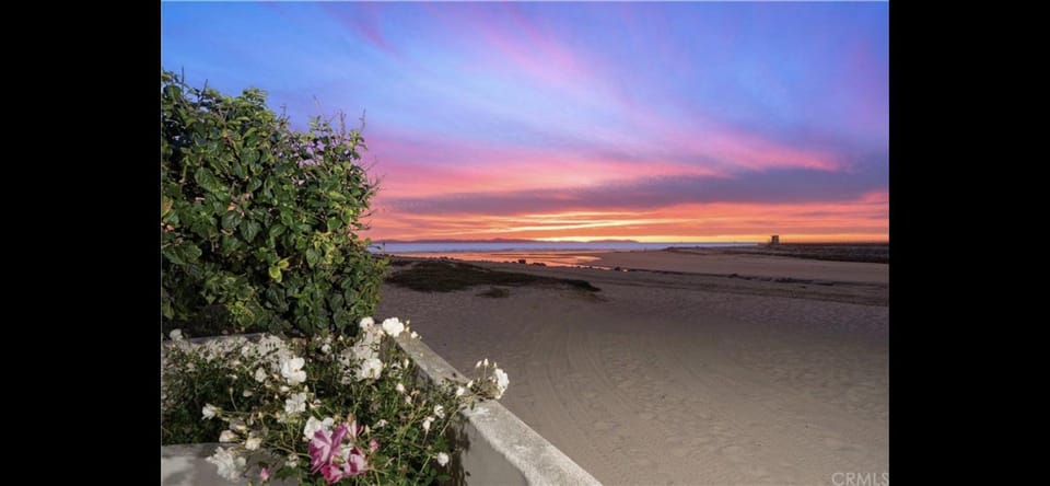 6 Bedroom Remodeled Home on the Oceanfront House in Newport Beach