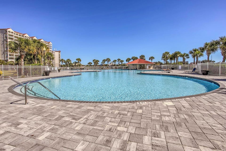 Swim, Golf & Unwind: Barefoot Resort Condo House in North Myrtle Beach