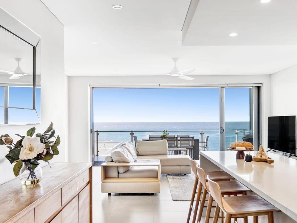 TV and multimedia, View (from property/room), Balcony/Terrace, Living room, Beach, Sea view