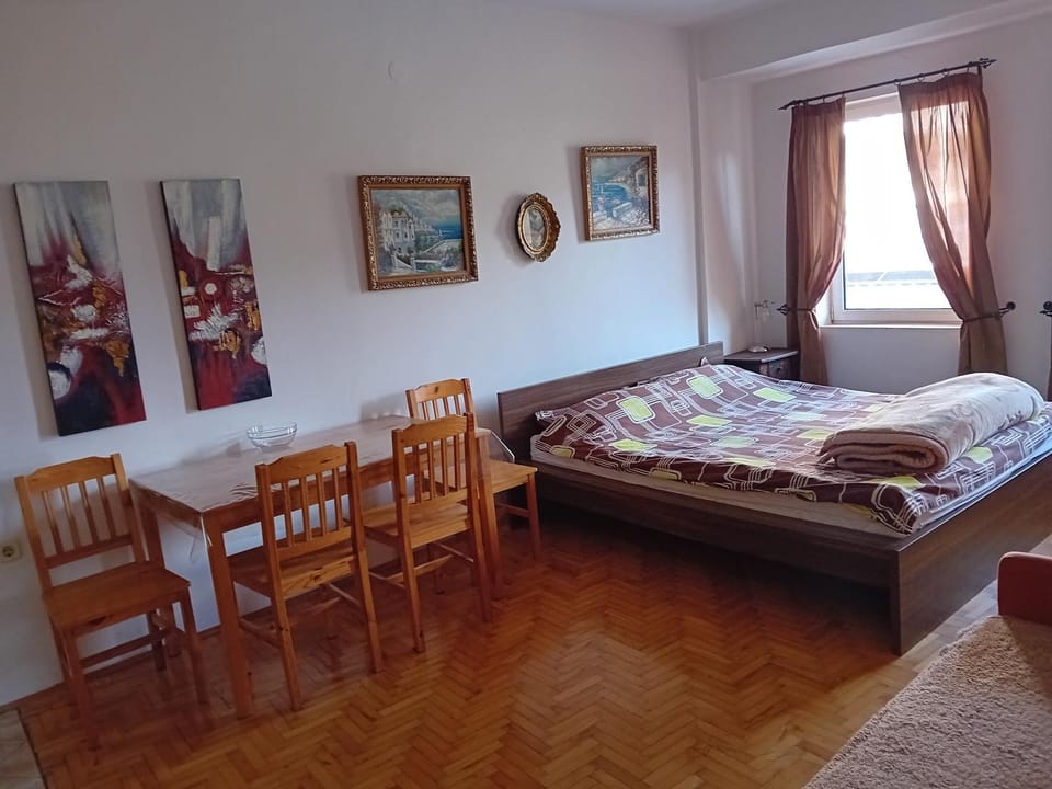 Living room, Dining area, Bedroom