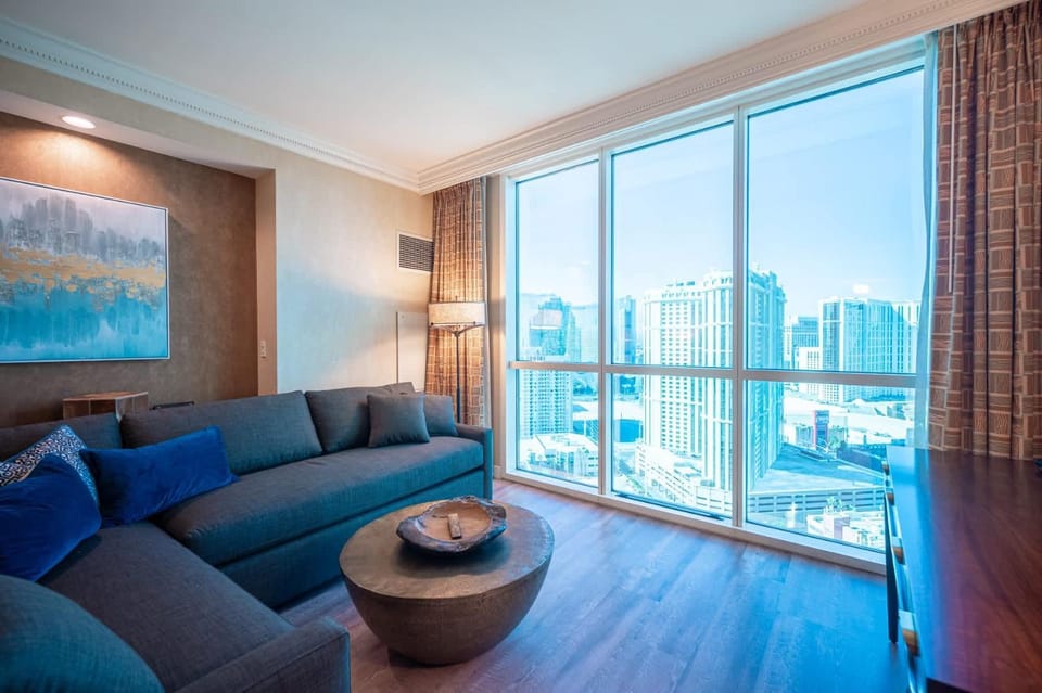 No Resort Fee Strip View Suite +Free Valet + Pool House in Las Vegas Strip