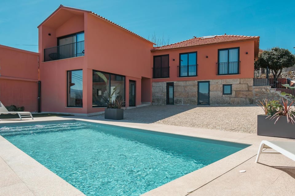 Property building, Day, Pool view, Swimming pool, Swimming pool