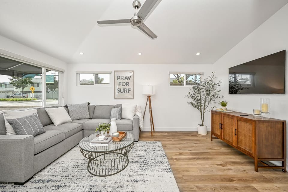 Remodeled 4 Car with Parking Patio and Firepit House in Balboa Peninsula