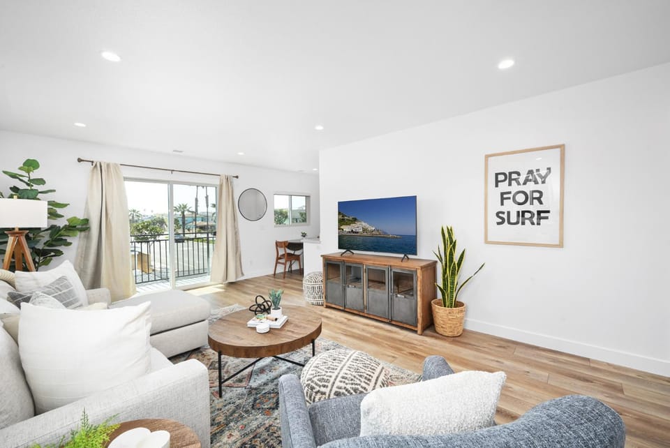 Remodeled 4 Car with Parking Patio and Firepit House in Balboa Peninsula