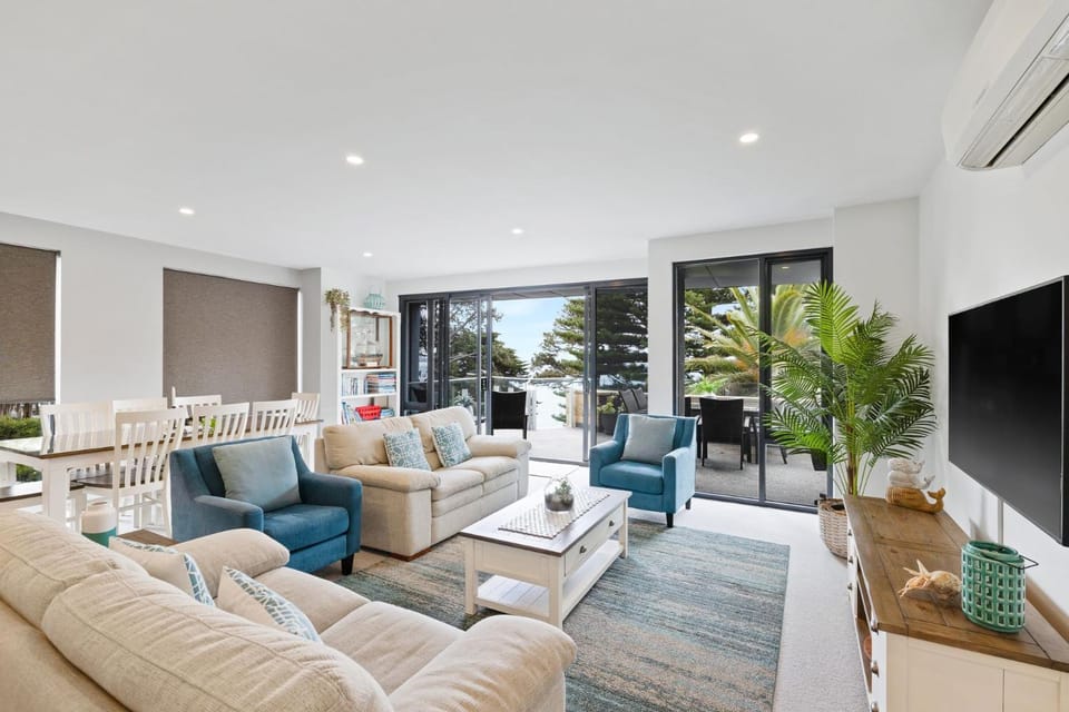 Beachfront on the Esplanade House in Cowes