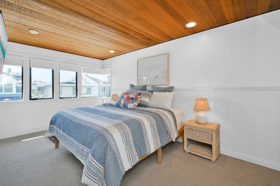 4 bedroom Home in Quiet Neighborhood near Beach House in Balboa Peninsula