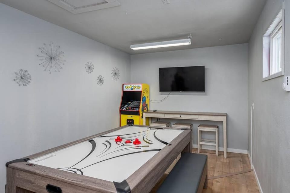 Game Room, Evening entertainment