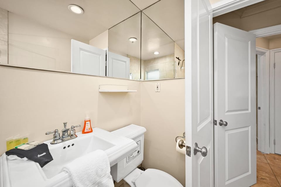 514 E Oceanfront B House in Balboa Peninsula