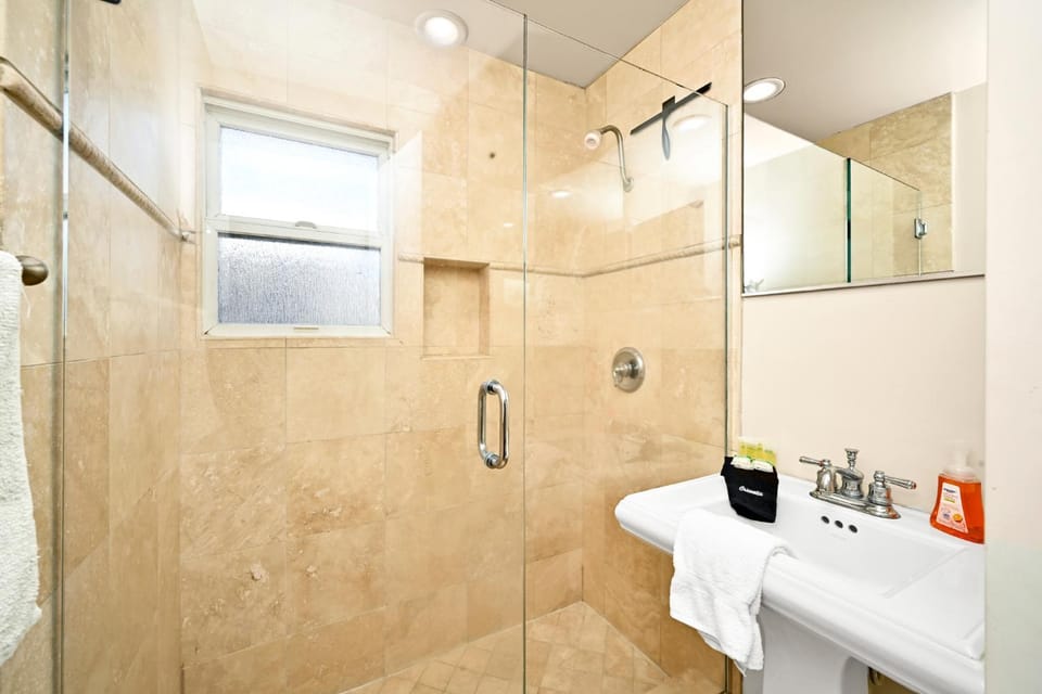 514 E Oceanfront B House in Balboa Peninsula