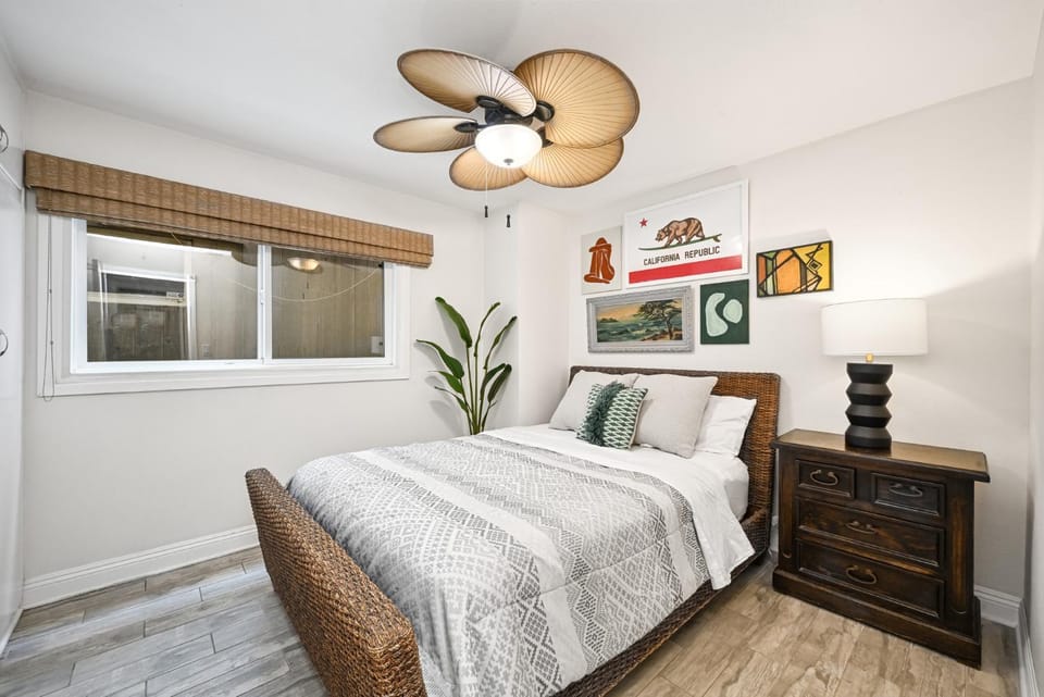 Single Family Home on the Ocean with BEAUTIFUL VIEWS House in Newport Beach