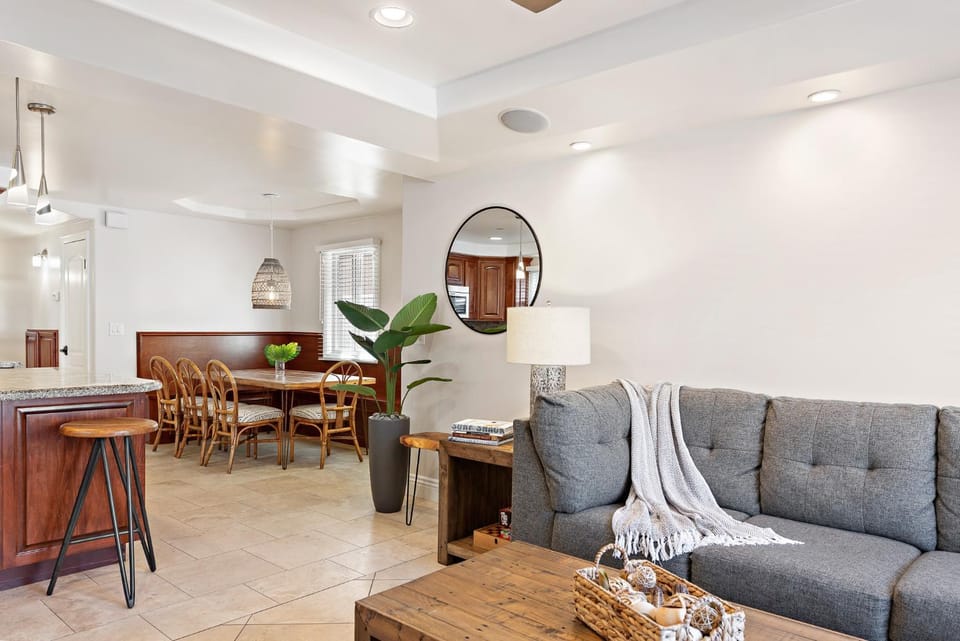 Modern Beach House Steps from the Sand on 39th St House in Balboa Peninsula