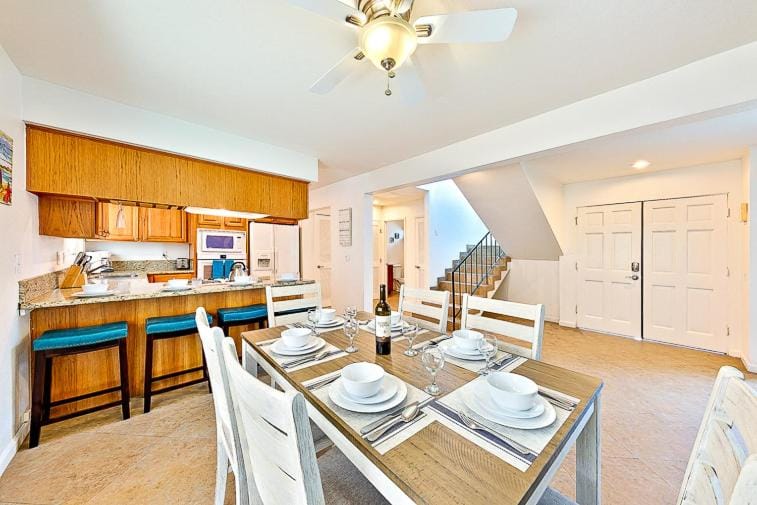 2 Story Home with Garage 1 Block to the Beach wi House in Newport Beach