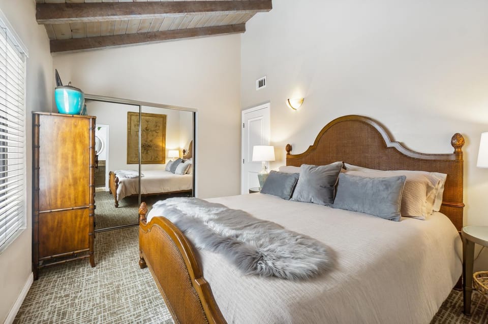 7 Bedroom Oceanfront Triplex Building House in Balboa Peninsula