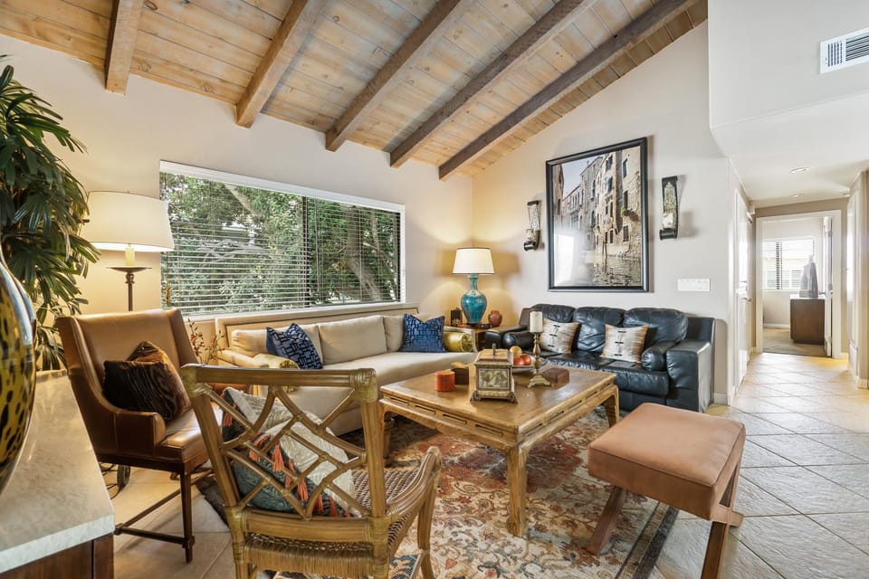 2 Bed 2 Bath BACK APT Steps to the Sand House in Balboa Peninsula