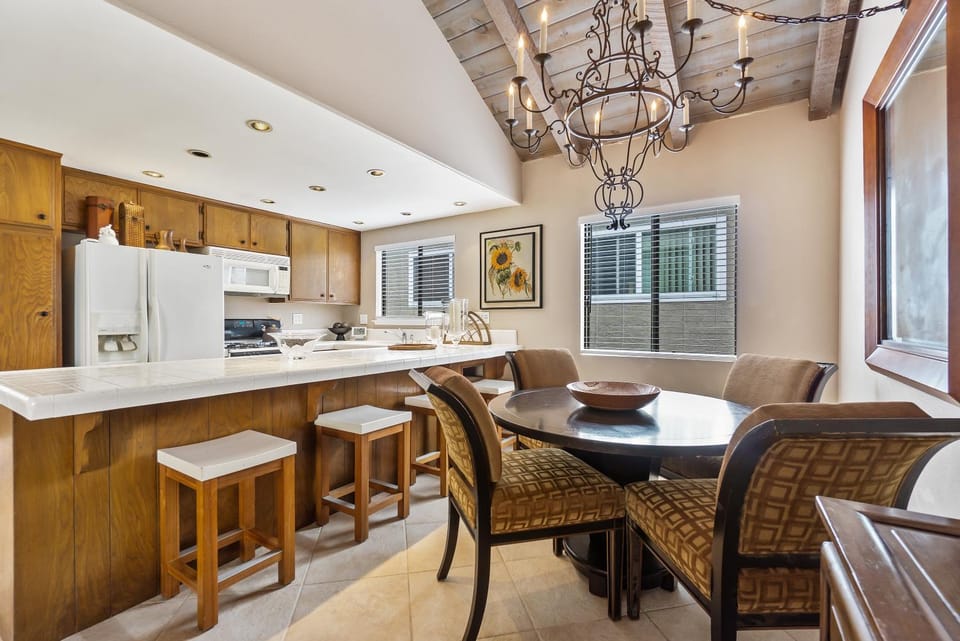 2 Bed 2 Bath BACK APT Steps to the Sand House in Balboa Peninsula