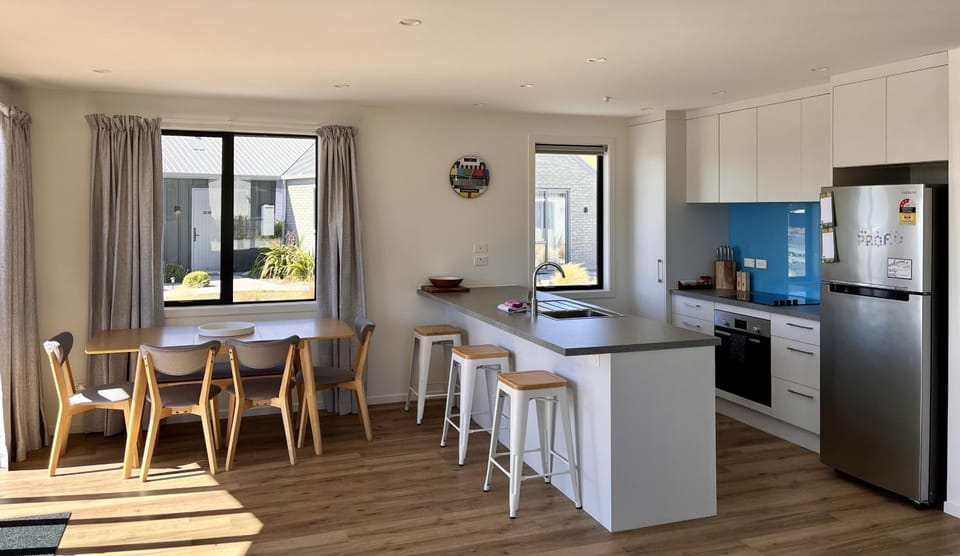 Dining area, kitchen