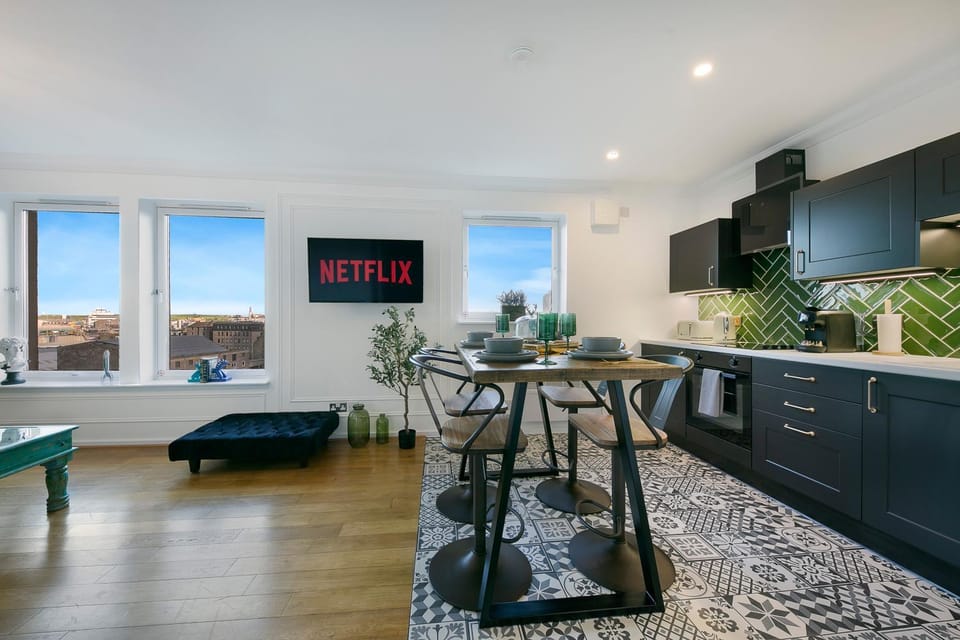 TV and multimedia, Kitchen or kitchenette, Dining area, minibar