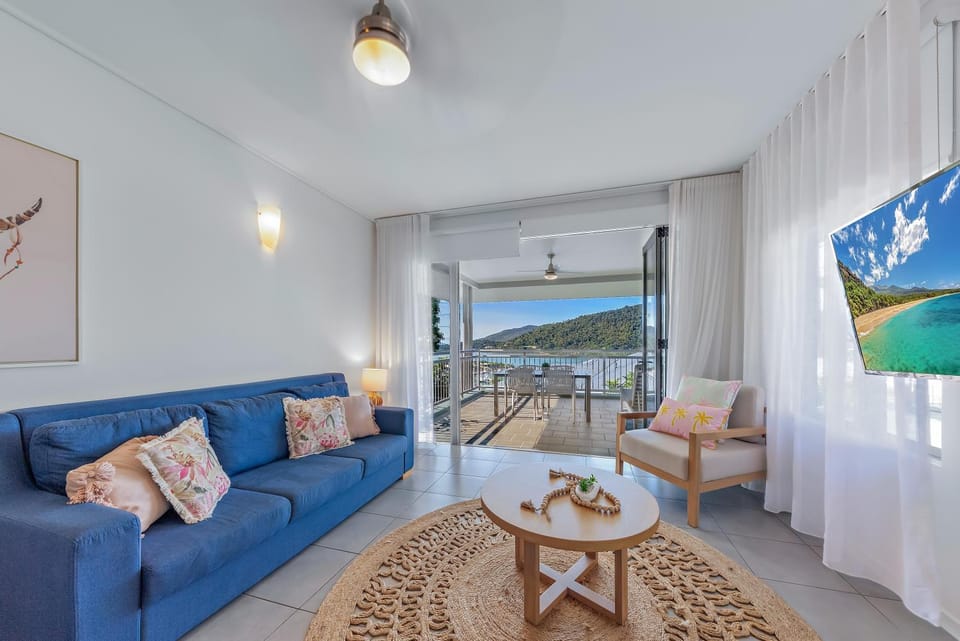 Boho Delux with sea views , Pool+Gym Apartment in Airlie Beach