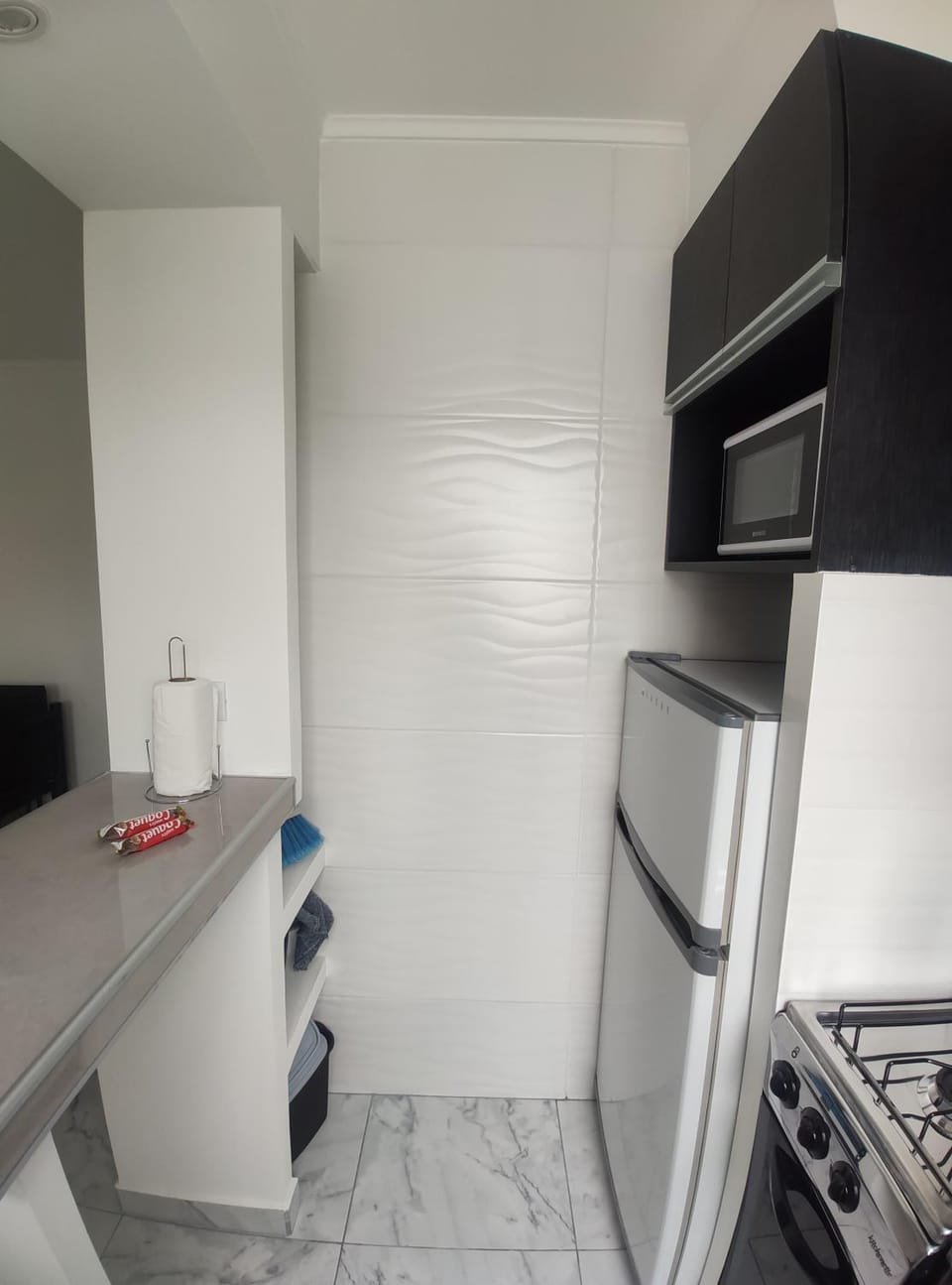 Kitchen or kitchenette, minibar