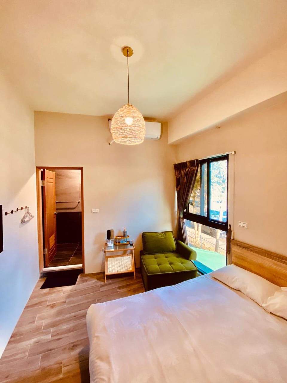 Photo of the whole room, Bedroom
