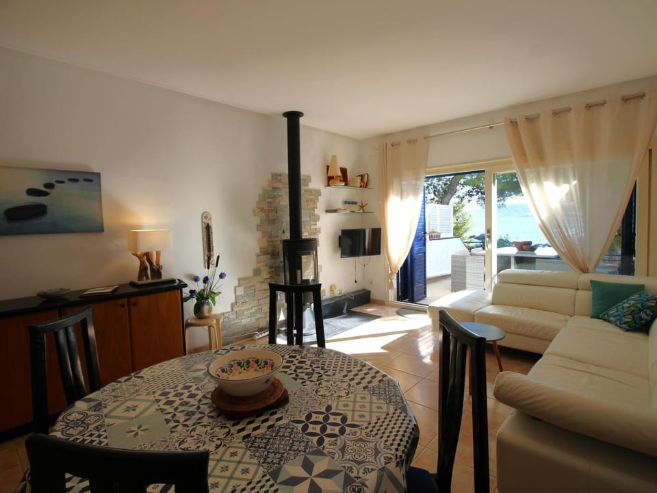 Casa en Primera Línea de Mar con Acceso Directo a Playa y Vistas Espectaculares - ES-228-176 House in Alt Empordà