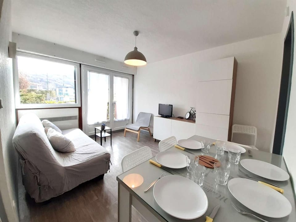 Appartement T2 cabine pour 4 pers avec balcon, parking, sauna & jacuzzi - St Lary Soulan Cabin in Saint-Lary-Soulan